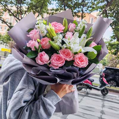 舟山11朵戴安娜粉玫瑰百合，与你一起追逐梦想