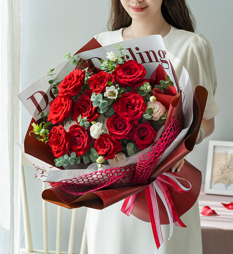 舟山女朋友生日，送玫瑰花束合适还是百合花更好？